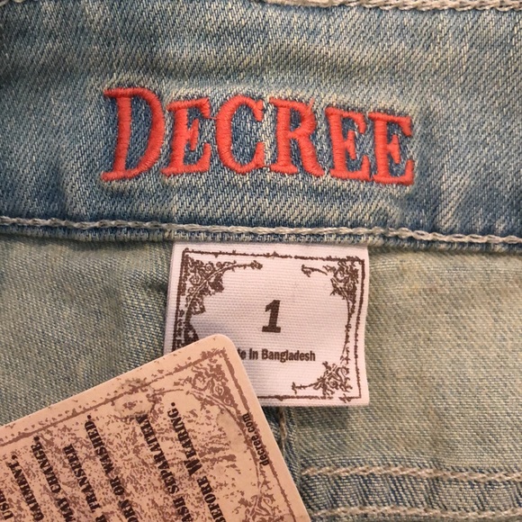 Decree cutoffs with sparkling rhinestone embellishments - Picture 5 of 5